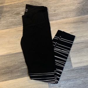 Black leggings w/white stripe pattern